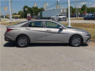 2024 Hyundai Elantra blue