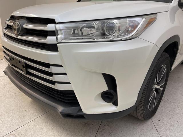 2019 toyota highlander le