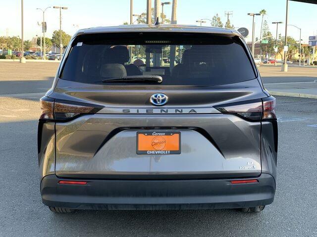 2023 toyota sienna le