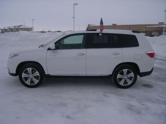 2013 toyota highlander 4dr front-wheel drive for sale in grand forks, north dakota
