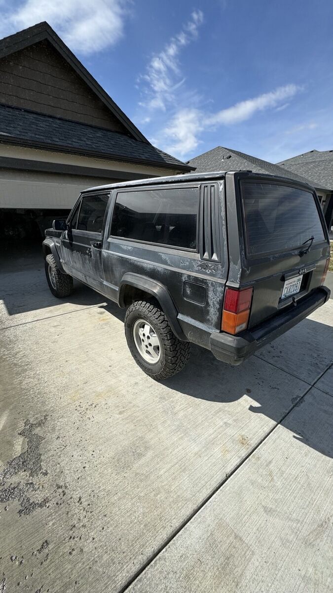 1994 jeep cherokee suv black se