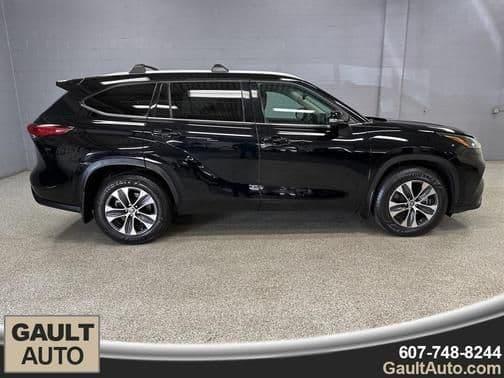 2022 toyota highlander xle in campville, new york
