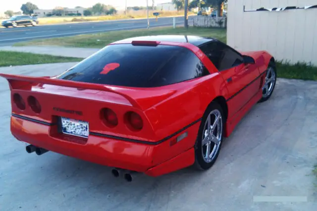 1988 chevrolet corvette hatchback 2-door 5.7l