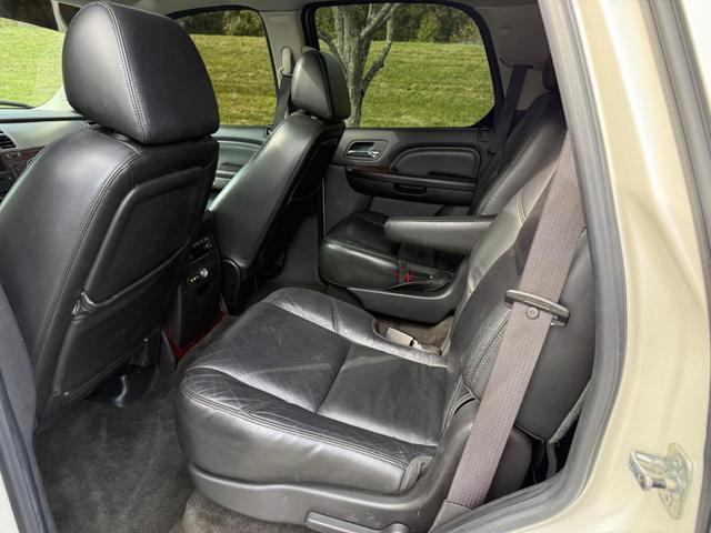 2008 cadillac escalade base