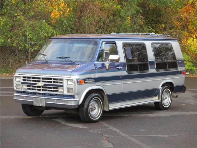 no reserve classic! entertainment package! extremely clean! runs drives great!