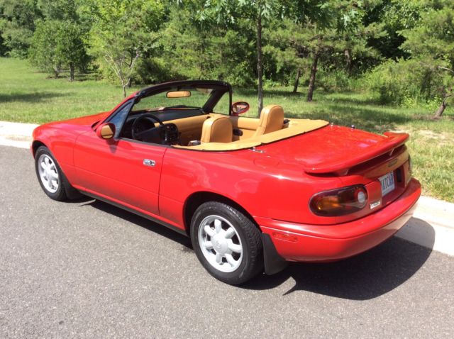 1993 mazda miata special edition convertible 2-door 1.6l