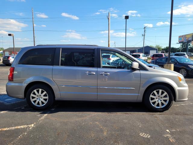 2016 chrysler town & country touring