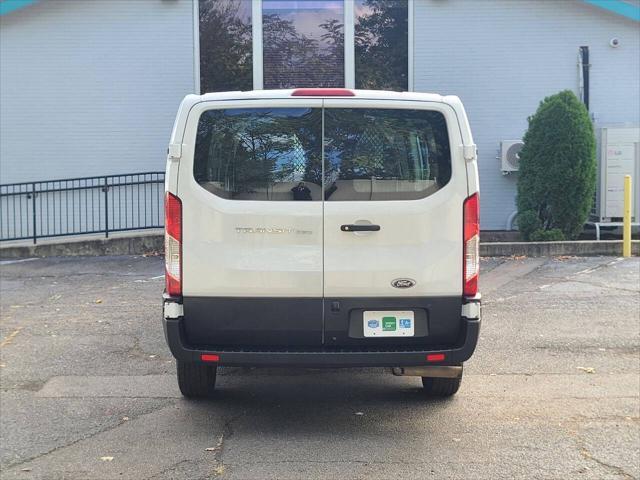 2022 ford transit-250 base