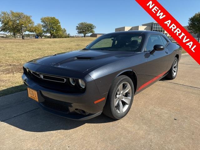 2017 dodge challenger sxt
