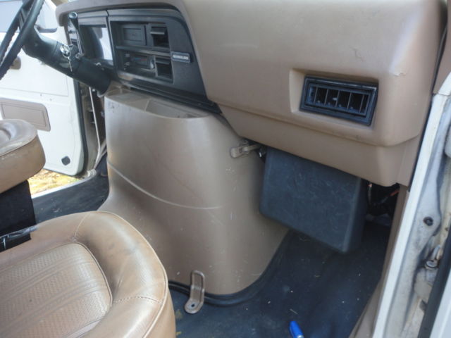 1988 ford e-150 econoline custom standard cargo van 2-door 4.9l