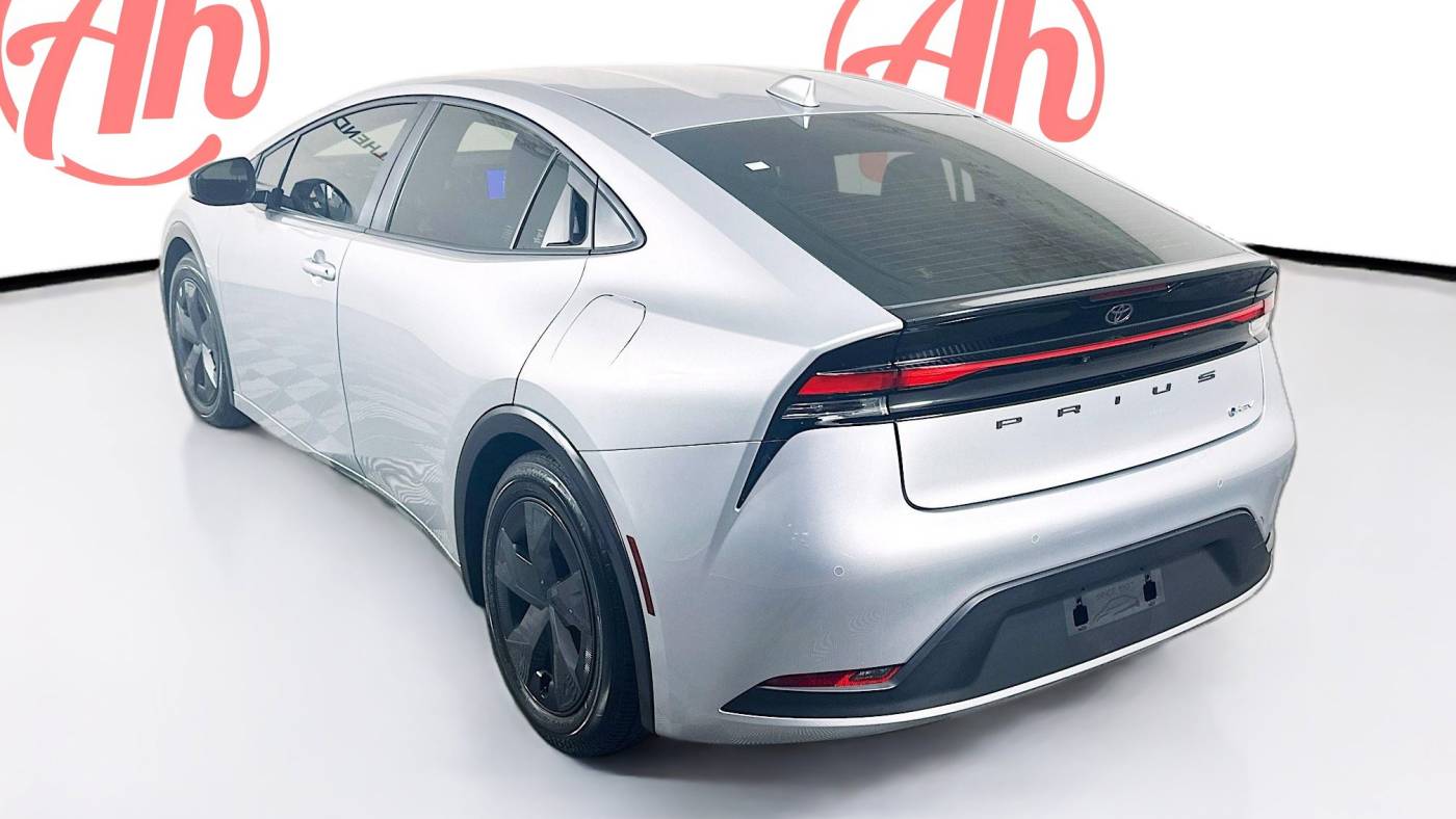 2023 toyota prius le