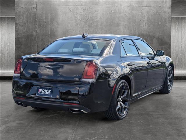 2022 chrysler 300 touring