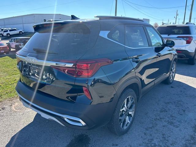 2022 kia seltos ex