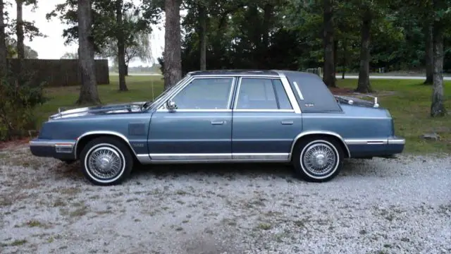 1985 chyrsler new yorker - low miles - runs great - antique