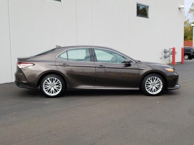 2018 toyota camry hybrid xle