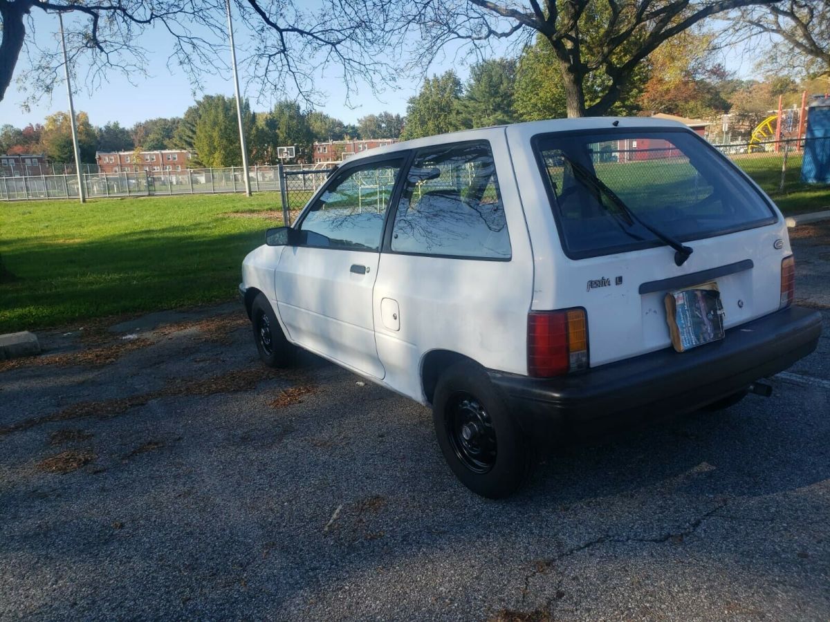 1991 ford festiva hatchback white fwd automatic gl
