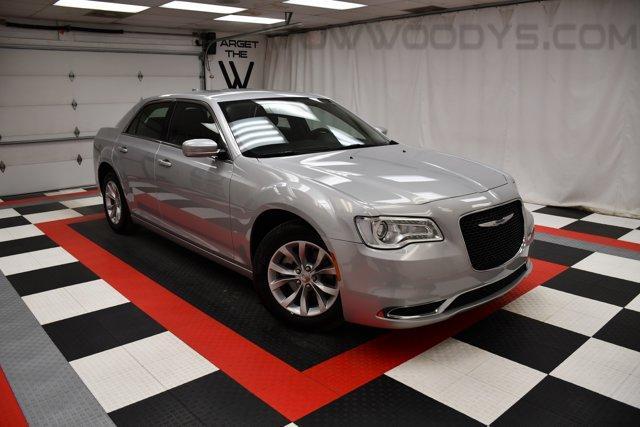 2023 chrysler 300 touring