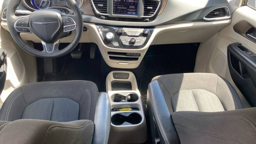 2022 chrysler voyager lx