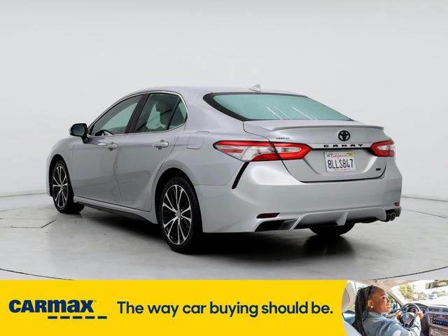 2019 toyota camry se