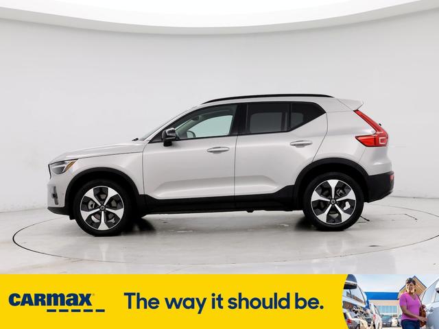 2024 volvo xc40 b5 plus dark theme