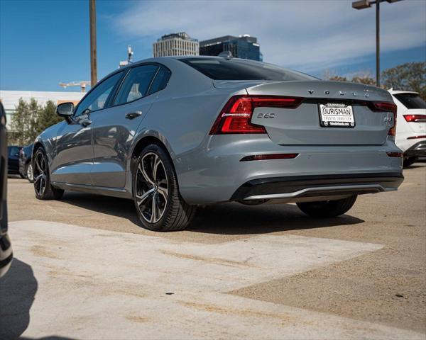 2024 volvo s60 plus dark theme