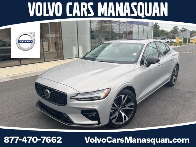 2024 volvo s60 b5 plus dark theme