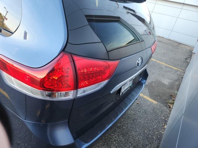 2013 toyota sienna limited
