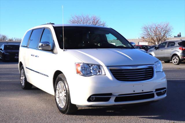 2013 chrysler town & country touring-l