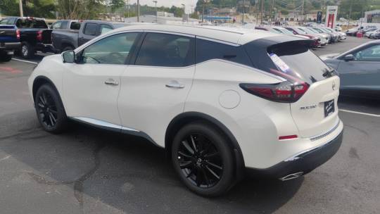 2024 Nissan se