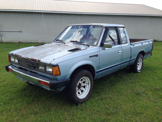 1982 datsun / nissan diesel king cab pick up standard, 5spd. 35-40 mpg!