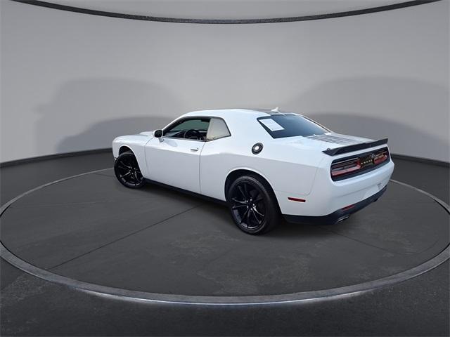 2016 dodge challenger sxt