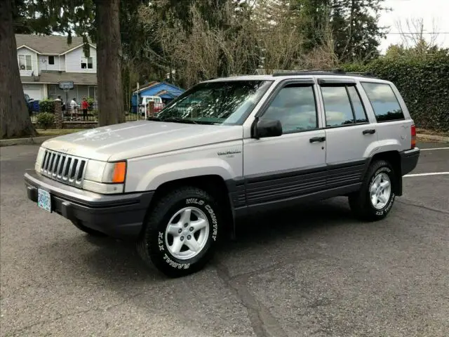1993 jeep grand cherokee laredo 4dr 4x4 4.0l straight 6'cyl eng 115k orig miles