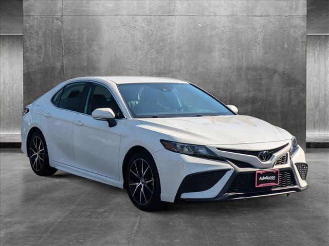 2022 toyota camry se