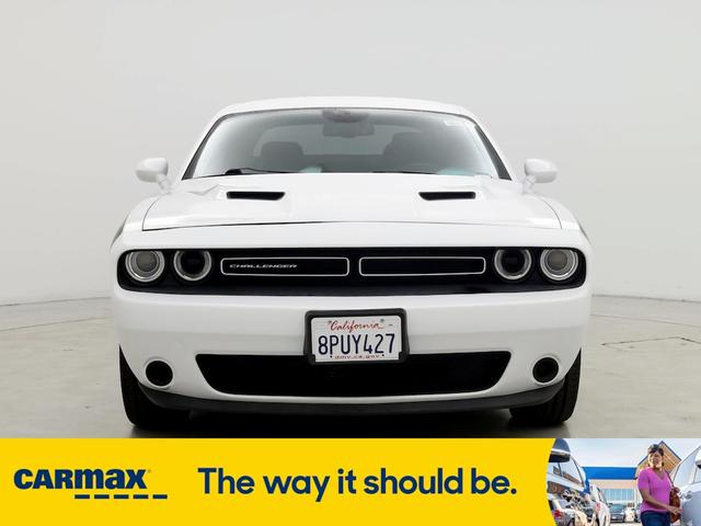 2017 dodge challenger sxt