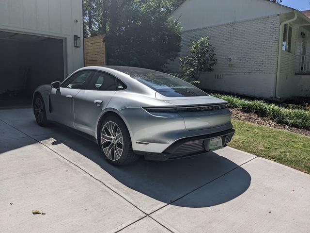 2022 porsche taycan base