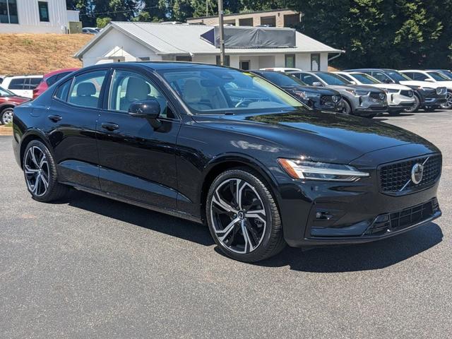 2024 volvo s60 b5 plus dark theme