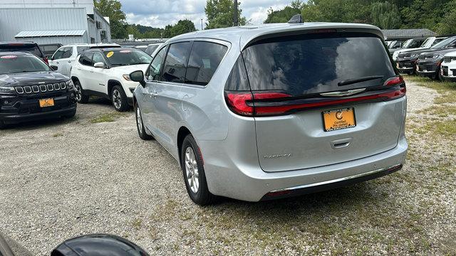 2024 chrysler pacifica touring-l