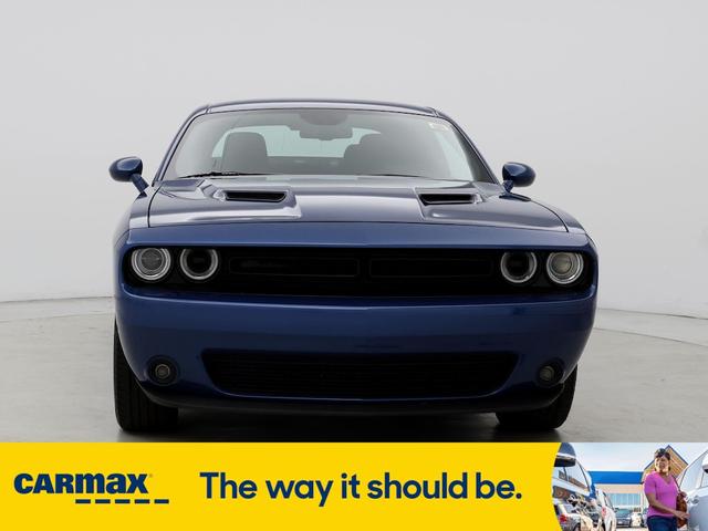 2021 dodge challenger sxt