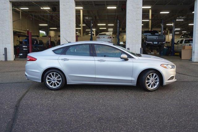 2017 ford fusion se