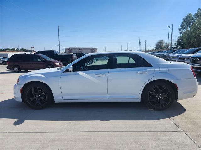 2022 chrysler 300 s
