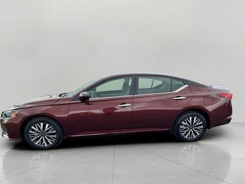 2023 nissan altima 2.5 sv in oshkosh, wisconsin