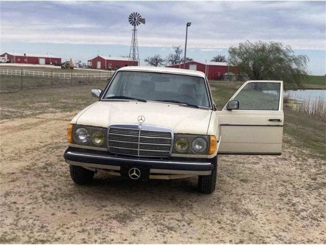 1981 mercedes-benz 300d in hobart, indiana