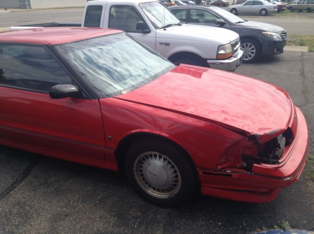 1991 oldsmobile toronado trofeo runs most the time,parts car,pick-up only,as is