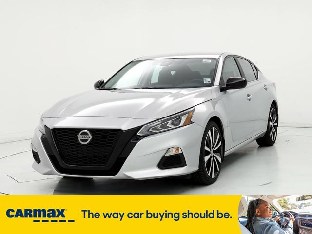 2022 nissan altima sr