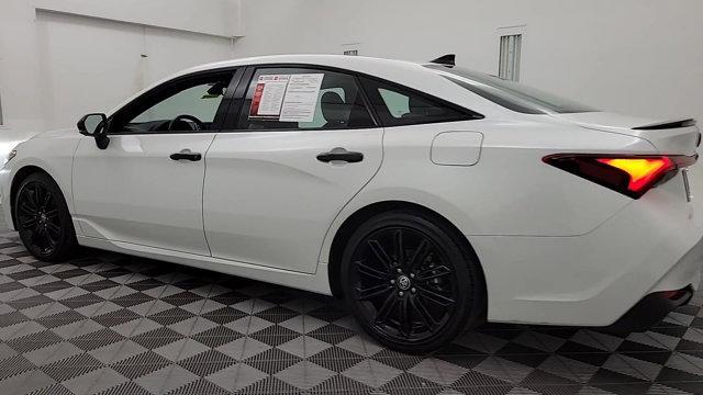 2022 toyota avalon hybrid xse nightshade
