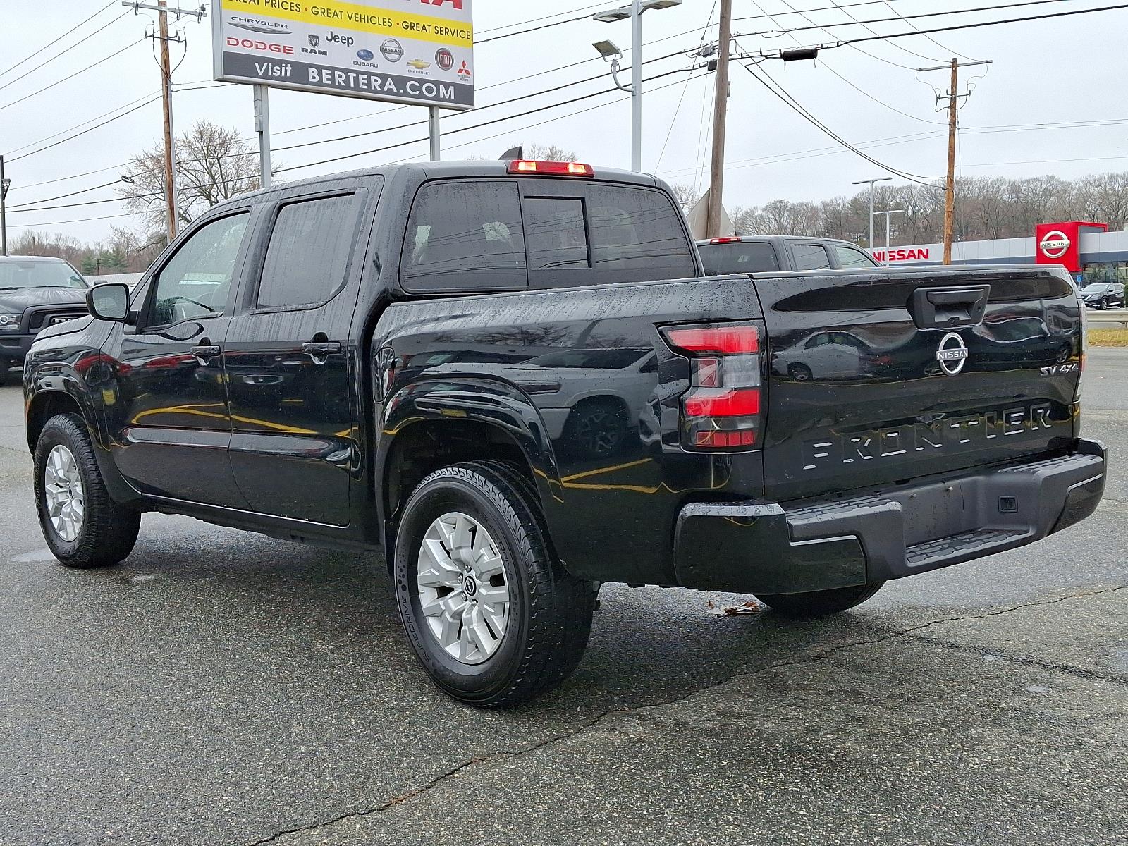 2022 nissan frontier sv