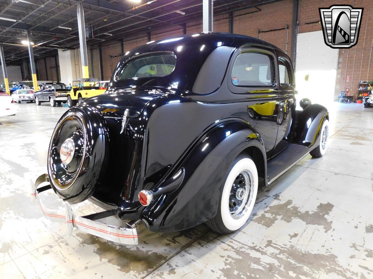 1935 ford tudor