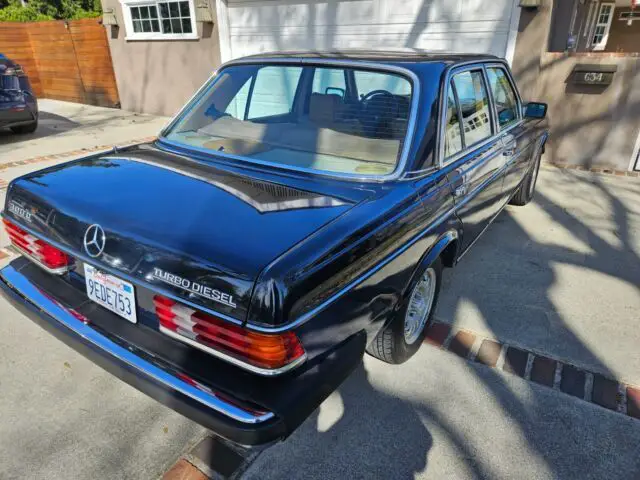 1985 mercedes-benz 300d sedan dark blue rwd automatic turbo diesel 149,xxx miles