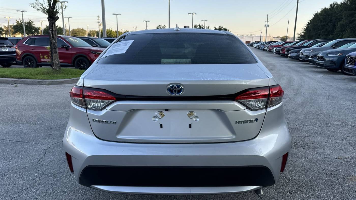 2022 toyota corolla hybrid le