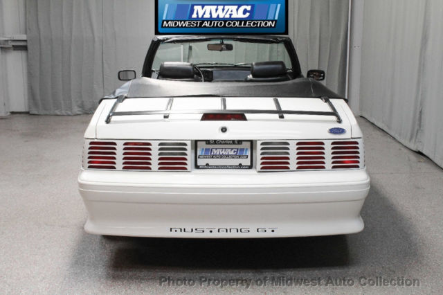 only 26k miles~5 speed manual~last year made~leather~best color~clean~collectibl